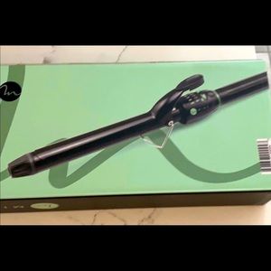 New in box Mint Extra Long Curling Iron